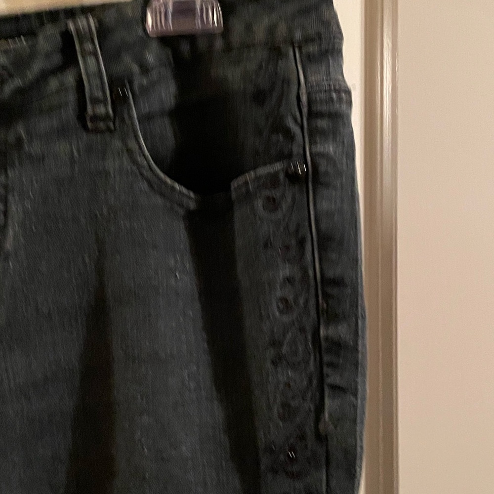 ROZ & ALI Black Bootcut Mid Rise
Stretchy Jeans W sequins/embroidery
Petite 12 - Picture 11 of 14